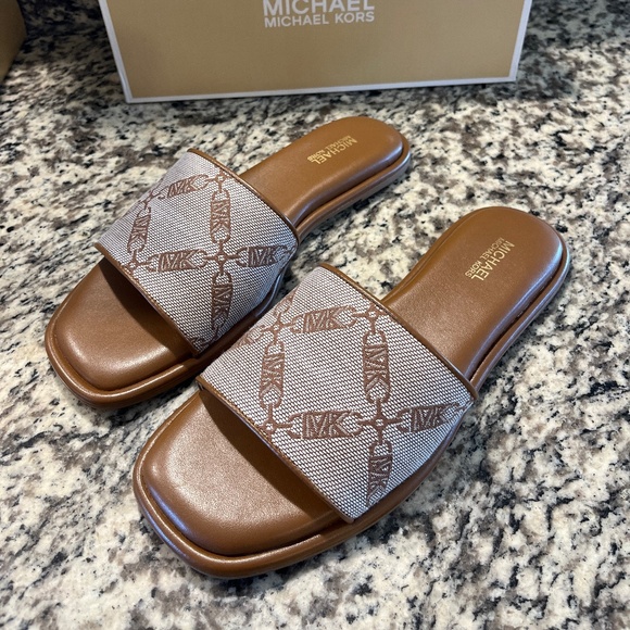 Michael kors slide - Picture 1 of 3